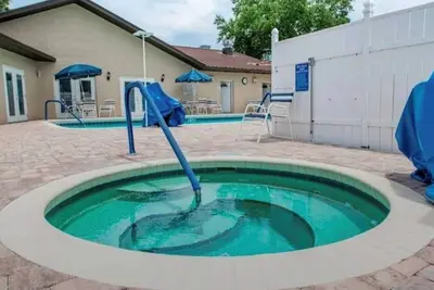 Image de Cozy Florida Retreat w/Spacious Porch- Sleeps 4