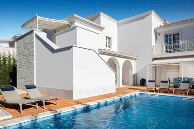 Image de Villa Claretta – The Luxury Sanctuary<br>Villa exclusive pouvant accueillir jusqu’a 8 personnes avec piscine privée a proximité de la côte adriatique.