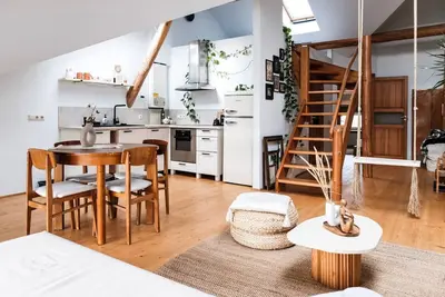 Image de White Loft Bright Attic Living in the City Center