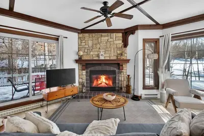 Image de 2bdr Condo w Summer Pool, 5 Mins to Village