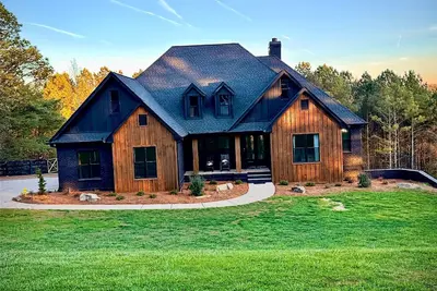 Image de Elegant Mountain Farmhouse - 5br, Sleeps 14 - Quiet + Scenic Views