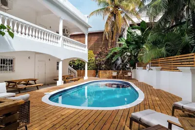Newly Updated 5br Villa | Private Pool + Rooftop Deck