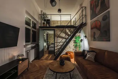 Central Designer Loft - Modern & Chic