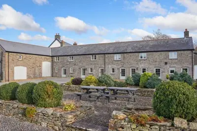 3 Bed Cottage • Parking • Ideal for Work Trips