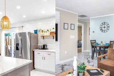 Image de BlueJay's Nest: 2 units w/ shared yard! - Duplex - Walk to Water and Stadium
