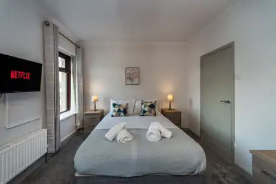 Image de 5 Bed Home • Parking • Ideal for Contractors