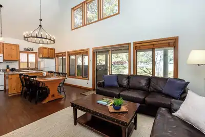 Image de Circ19-New! Community Pool, Hot Tub, Corn Hole!