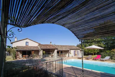 Image de \"Au Couchant\" beau gîte avec piscine privée prés d'un village médiéval
