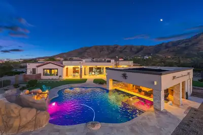 Image de Phoenix Mansion w/ Pool & Spa | Mtn & City Views
