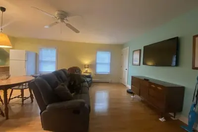 Image de Cozy In-Law Suite Near York Beaches