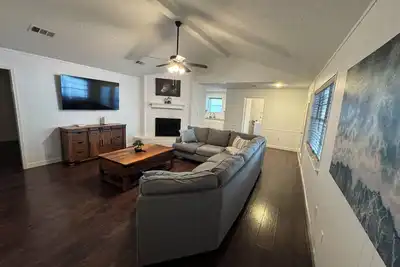 Image de Spacious 4-bedroom house in Stafford- The Hideaway