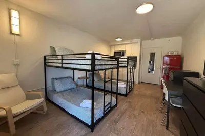 [05] Atx Studio: 2 Bunk Beds, Sleeps 4