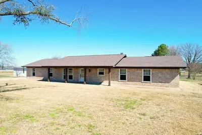 Image de Spacious 4-bedroom country house in beautiful Alba with Ac on lake Fork