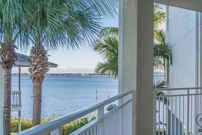 Image de Waterfront condo in beautiful Stuart, Close to Jensen and Stuart beaches.