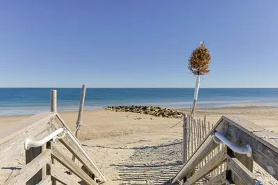 Image de Walk to Town Neck Beach and Tree House Brewery!