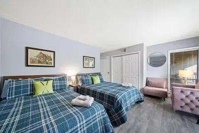 Image de Birdie Bungalow - Sleeps 8 - Prime Location