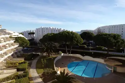 Image de Studio cabine avec piscine, proche plage et commerces