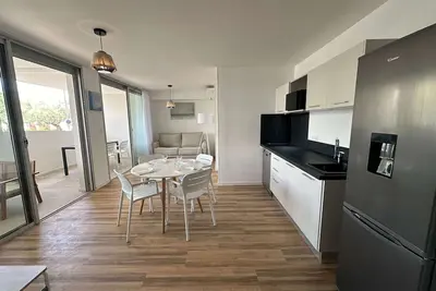 Image de Appartement Climatisé, Proche Plage et Commerces, 4 Pers. , Parking Privé, Quartier du Couchant