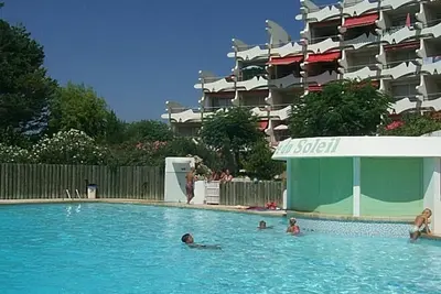 Image de Studio Cabine Cosy avec Piscine, Terrasse & Parking, à 100m de la Plage