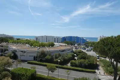 Image de Studio cabine moderne proche plage et commerces avec parking privé