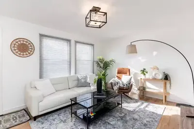 Image de Stylish St. Boniface Home | 2 Bed | 1 Bath |