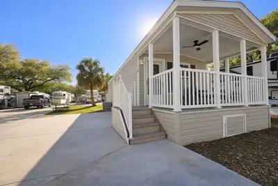 Image de Resort-Style 1br | 3 Pools + Hot Tub | Sleeps 4