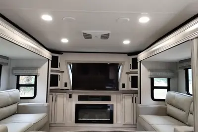 Image de Private camper with full hook up walking distance to Martinsville Speedway