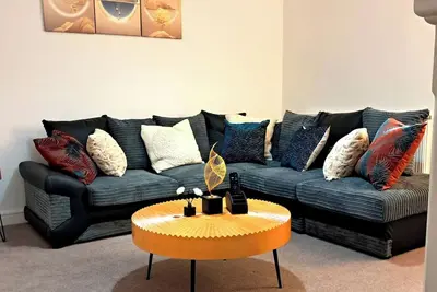 Image de 2 Bed Home - Parking, Private Garden, Wifi