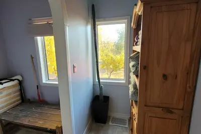 Image de Pretty, cozy, \"surprisingly spacious\" house close to hospital and downtown.