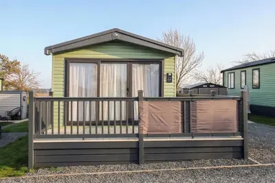 Image de Lodge 22, Moselle, pet friendly, with hot tub in Sherburn