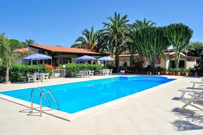 Image de Charmant appartement à Ricadi avec piscine