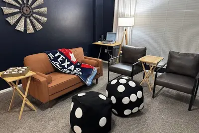 Image de Western Apt | 2bd 2bth | 2 min Bella Woods Events