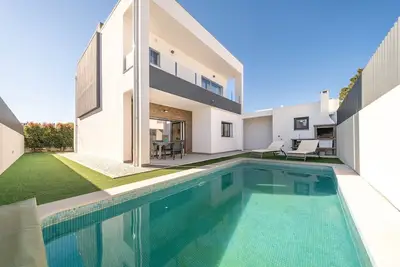 Image de GuestReady - Aroeira Pool Villa