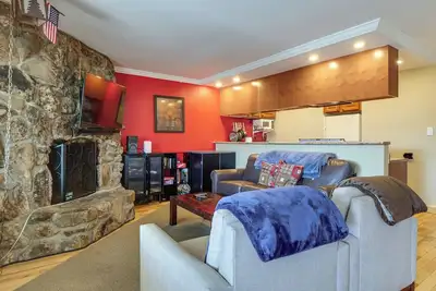 Image de Steps to Lake Dillon & Main St! All-Season Escape