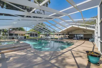 Image de Lakefront & Poolside! Family Retreat in Hernando