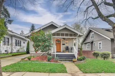 Image de Main Street Retreat! Urban Cottage in Vancouver