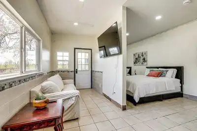 Image de On Orchard! Peaceful Countryside Retreat in Galt