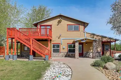 Image de Sip & Savor: Galt Wine Country Getaway w/ Bbq