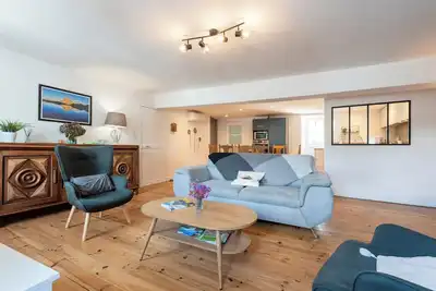 Image de Grande maison familiale au cœur du village avec vue sur les montagnes