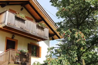 Image de Zirbentraum – Appartement avec jardin privé à Lana, Tyrol du Sud