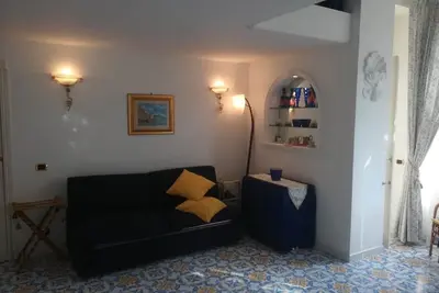 Image de A lovely apartment on the most elegant street of the Blue Island.