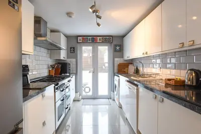 Image de 📺 Britannia House | Tech Geared 3 Bedroom with Fully Enclosed Garden 🎬🎥