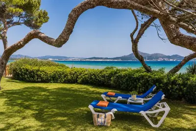 Image de New Ostentatious beachfront villa