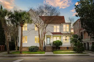 Image de New 30+ Day Stay • Charleston Charm • Wfh Ready