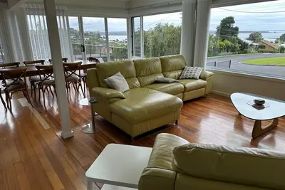 Image de Cloud 9 - Family accommodation at beautiful Batehaven with water views