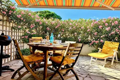 Image de L'Oustaou du Boucanet • Terrasse 25m2, Parking privé, Plage à 400 m