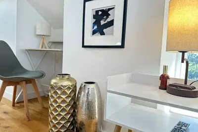 Private Studio w Parking | Near Kettering & A14