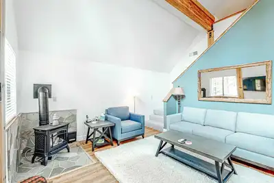 Image de Comfortable Home with Shared Hot Tub & Pool, Fireplace, & Private W&D