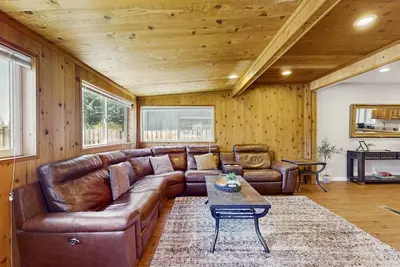 Image de Edgewood Retreat - Hot Tub, Golf Course Views & Walk to Stateline