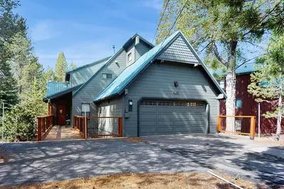 Image de Two-Story, Family-Friendly Home with Full Kitchen & washer&dryer